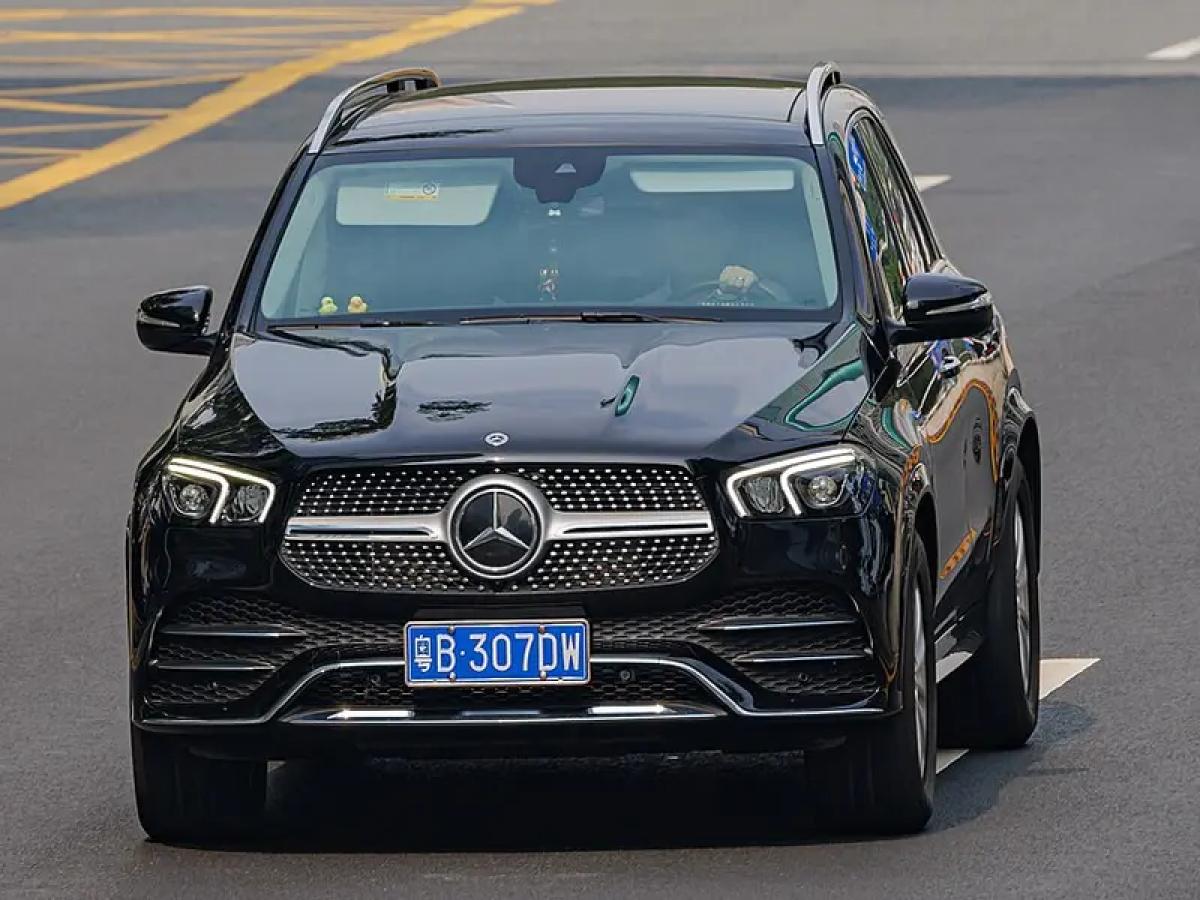 Mercedes-Benz GLE 400d 2021 - noire, jantes alliage